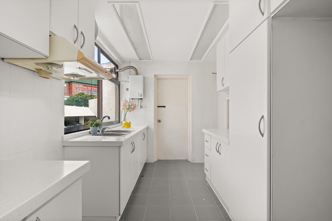 https://img.propertyraptor.com/cdn-cgi/imagedelivery/KD5bF_AFL0JDTbKLWF7z9g/ap8/ap8_001/hornet/prp/img/666380fdcd05a211109ce74aaedf8698-wtm.jpg/public