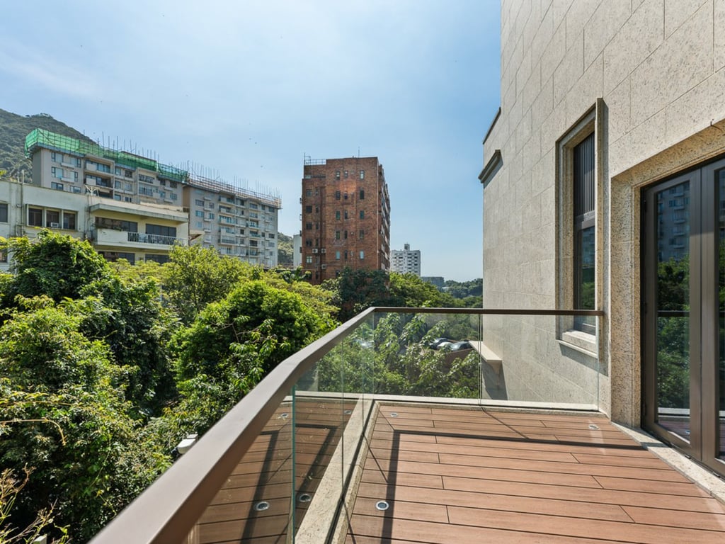https://img.propertyraptor.com/cdn-cgi/imagedelivery/KD5bF_AFL0JDTbKLWF7z9g/ap8/ap8_001/hornet/prp/img/668ca88ecc025918467555167f22d30c.jpg/public