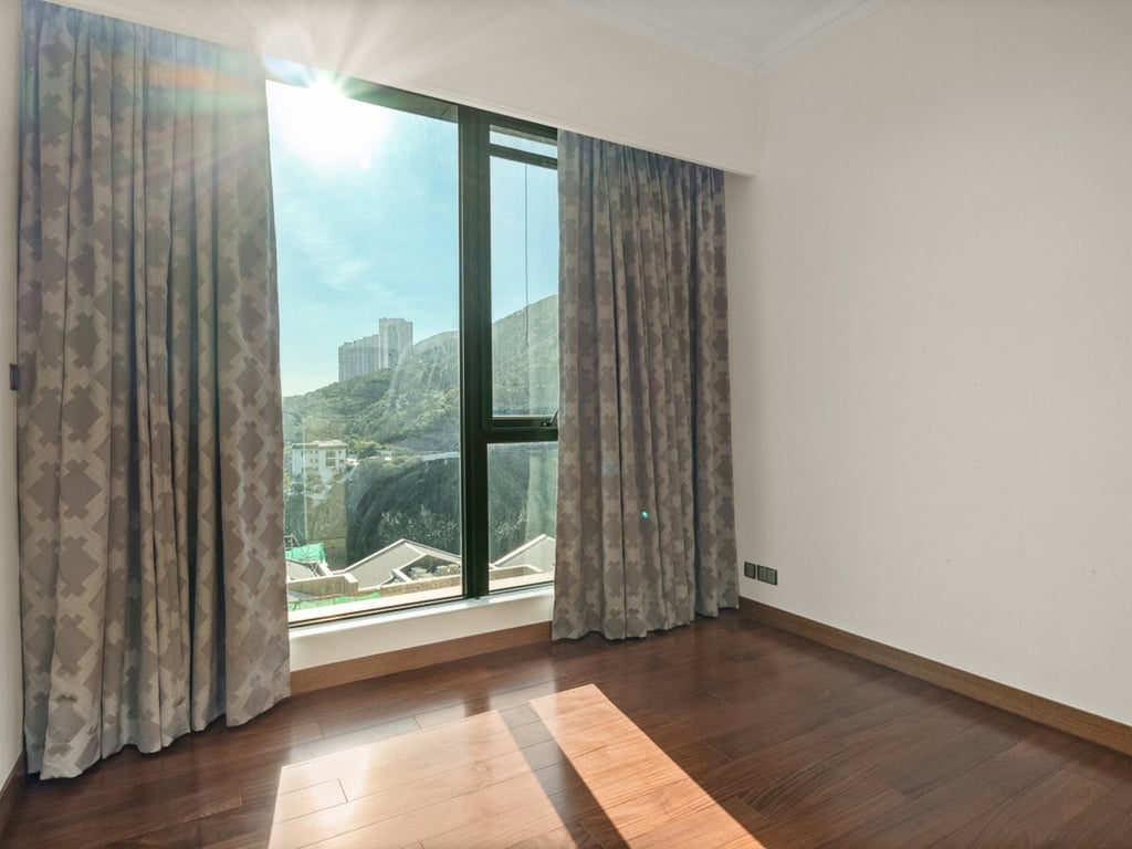 https://img.propertyraptor.com/cdn-cgi/imagedelivery/KD5bF_AFL0JDTbKLWF7z9g/ap8/ap8_001/hornet/prp/img/6696c370083e9e4e156125c7c91d3c68.jpg/public