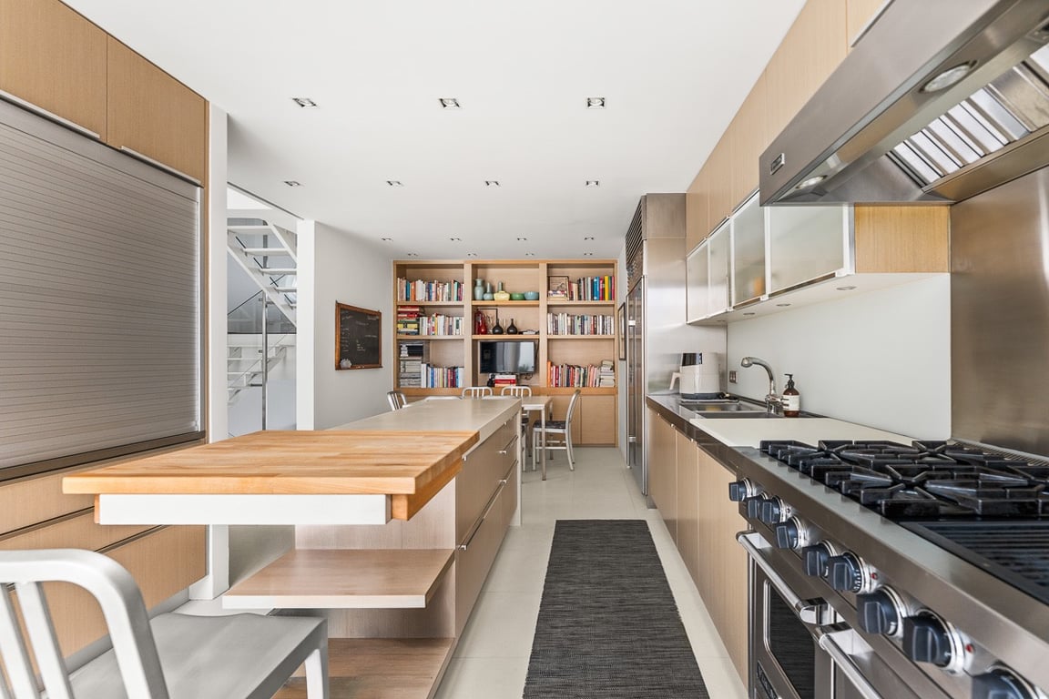 https://img.propertyraptor.com/cdn-cgi/imagedelivery/KD5bF_AFL0JDTbKLWF7z9g/ap8/ap8_001/hornet/prp/img/66b72bc9a7213acf3cbb787d833db0ba-wtm.jpg/public