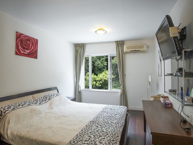 https://img.propertyraptor.com/cdn-cgi/imagedelivery/KD5bF_AFL0JDTbKLWF7z9g/ap8/ap8_001/hornet/prp/img/66e5e1f5eda20e58589c870f8500d76b.jpg/public