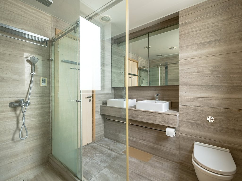 https://img.propertyraptor.com/cdn-cgi/imagedelivery/KD5bF_AFL0JDTbKLWF7z9g/ap8/ap8_001/hornet/prp/img/66f0ba7ecadbee6d8b4971a741418449.jpg/public