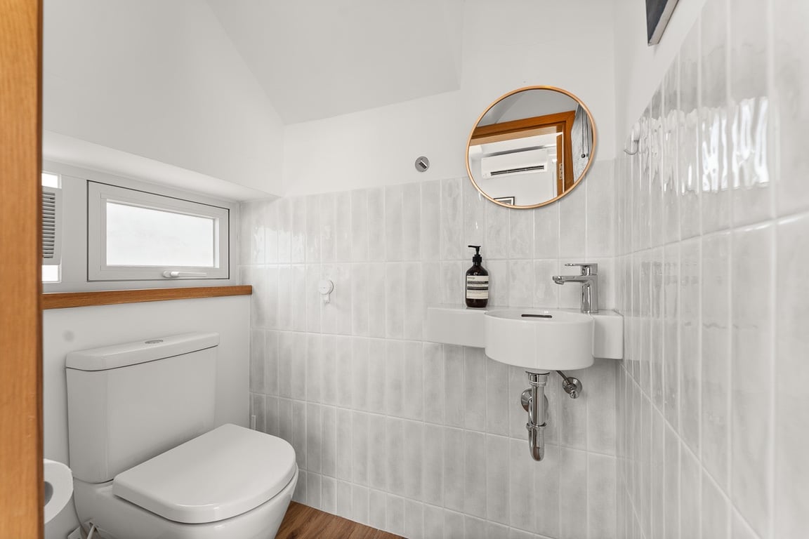 https://img.propertyraptor.com/cdn-cgi/imagedelivery/KD5bF_AFL0JDTbKLWF7z9g/ap8/ap8_001/hornet/prp/img/670ffd47ca20e6c6812935193650092b-wtm.jpg/public