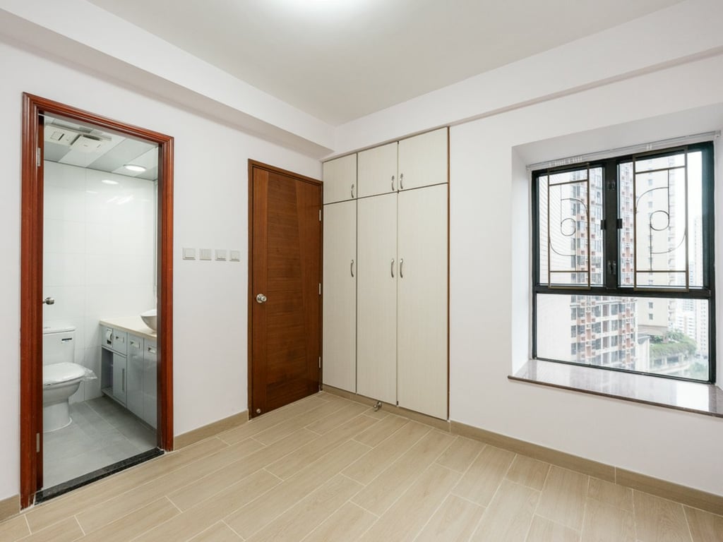 https://img.propertyraptor.com/cdn-cgi/imagedelivery/KD5bF_AFL0JDTbKLWF7z9g/ap8/ap8_001/hornet/prp/img/67339f68253765c6350f6d7fbf1b6f70.jpg/public