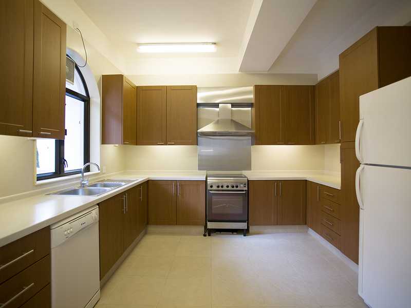 https://img.propertyraptor.com/cdn-cgi/imagedelivery/KD5bF_AFL0JDTbKLWF7z9g/ap8/ap8_001/hornet/prp/img/67505d247f782e0d509662a35c34362a.jpg/public