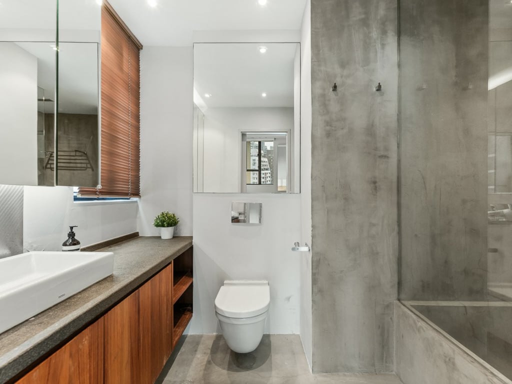 https://img.propertyraptor.com/cdn-cgi/imagedelivery/KD5bF_AFL0JDTbKLWF7z9g/ap8/ap8_001/hornet/prp/img/677eb5c2f6108c53e62af97f84b1d206.jpg/public