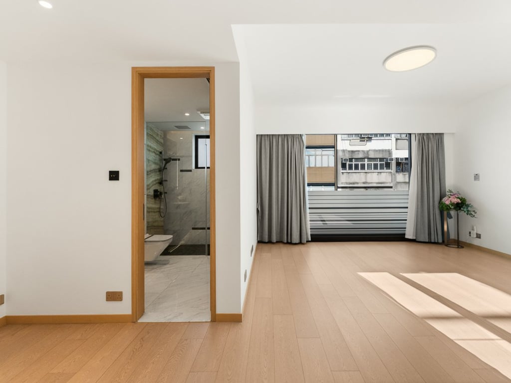 https://img.propertyraptor.com/cdn-cgi/imagedelivery/KD5bF_AFL0JDTbKLWF7z9g/ap8/ap8_001/hornet/prp/img/679e07fdf2050251c03afb28618131b9-wtm.jpg/public