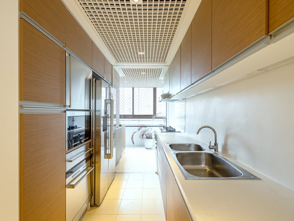 https://img.propertyraptor.com/cdn-cgi/imagedelivery/KD5bF_AFL0JDTbKLWF7z9g/ap8/ap8_001/hornet/prp/img/67bcbc20d7a8f5757e262e9417ca6198.jpg/public