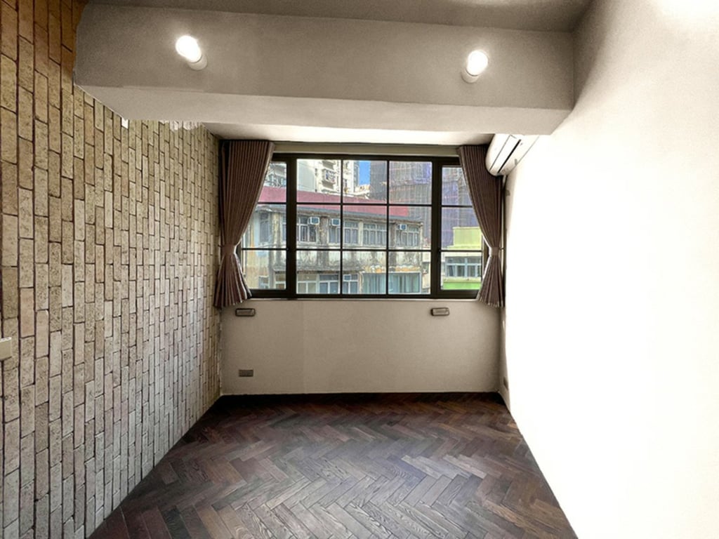 https://img.propertyraptor.com/cdn-cgi/imagedelivery/KD5bF_AFL0JDTbKLWF7z9g/ap8/ap8_001/hornet/prp/img/67ea332d84e85d676c8cbc9e174ad4db.jpg/public