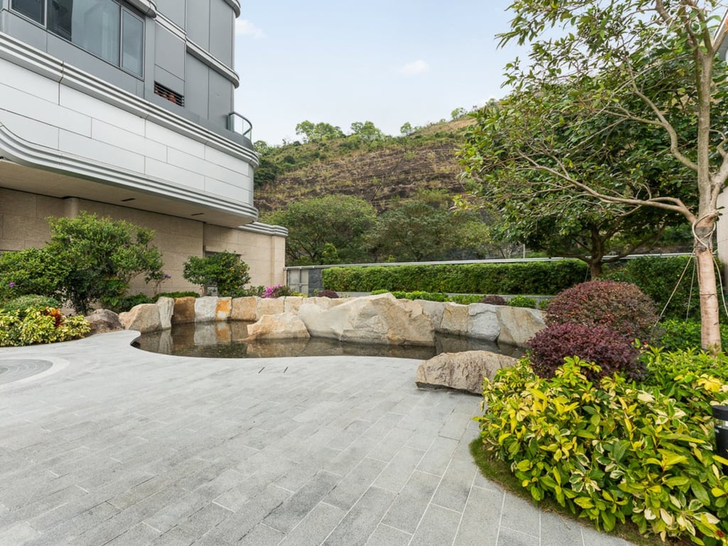 https://img.propertyraptor.com/cdn-cgi/imagedelivery/KD5bF_AFL0JDTbKLWF7z9g/ap8/ap8_001/hornet/prp/img/6812fd88363832960c5b380f3478c49e.jpg/public