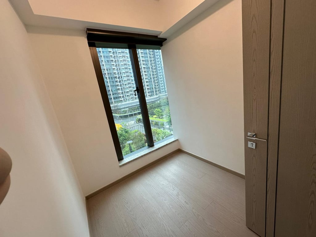 https://img.propertyraptor.com/cdn-cgi/imagedelivery/KD5bF_AFL0JDTbKLWF7z9g/ap8/ap8_001/hornet/prp/img/6871e7b91536a756a202eb1b7be836a2-wtm.jpg/public