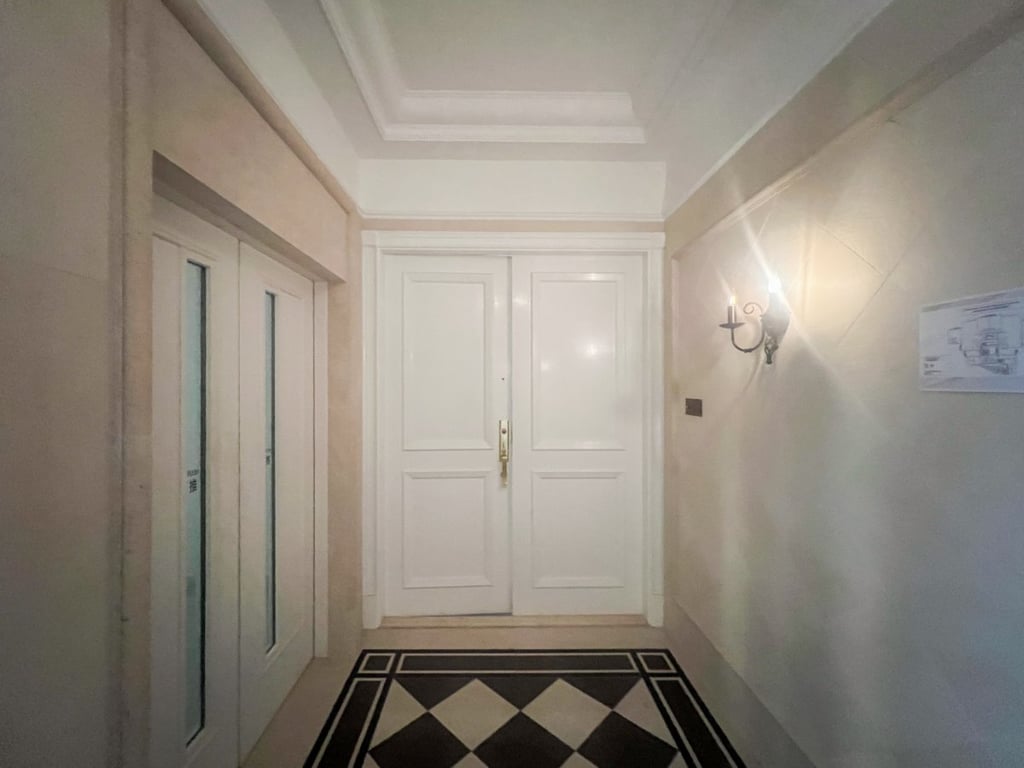 https://img.propertyraptor.com/cdn-cgi/imagedelivery/KD5bF_AFL0JDTbKLWF7z9g/ap8/ap8_001/hornet/prp/img/688b9e364cc4e1a672113eaf4e05589d.jpg/public