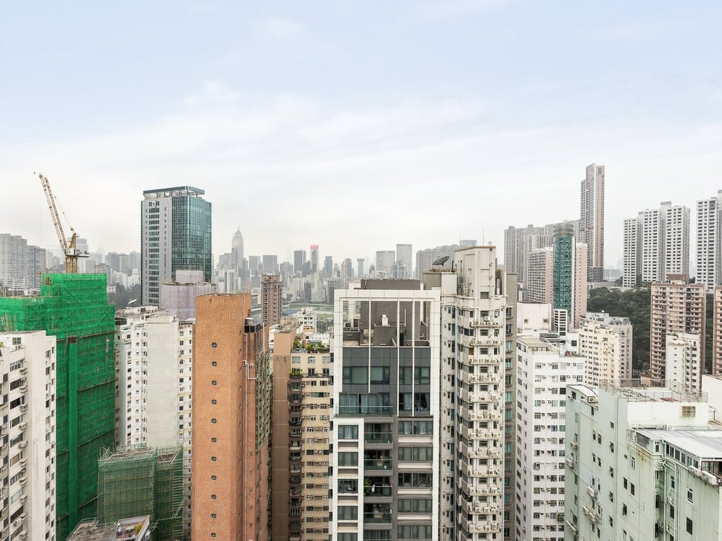 https://img.propertyraptor.com/cdn-cgi/imagedelivery/KD5bF_AFL0JDTbKLWF7z9g/ap8/ap8_001/hornet/prp/img/68b1ffb98c74715de977128c5cac7a4d.jpg/public