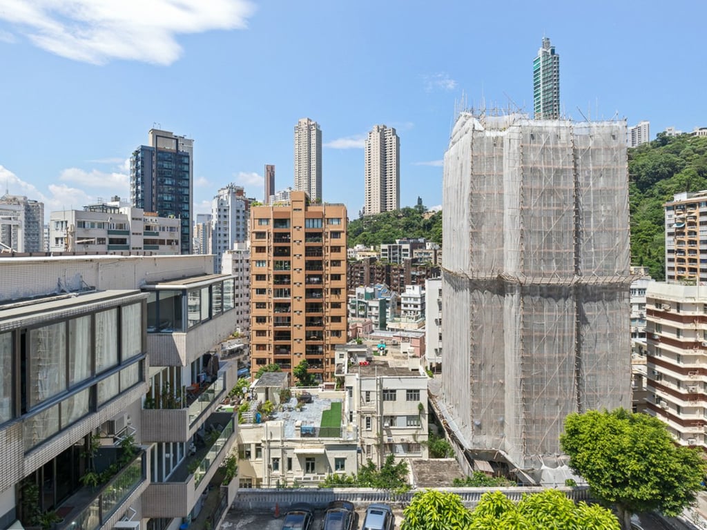 https://img.propertyraptor.com/cdn-cgi/imagedelivery/KD5bF_AFL0JDTbKLWF7z9g/ap8/ap8_001/hornet/prp/img/68b73251e9aca1e5286aeb45c4aa3865.jpg/public