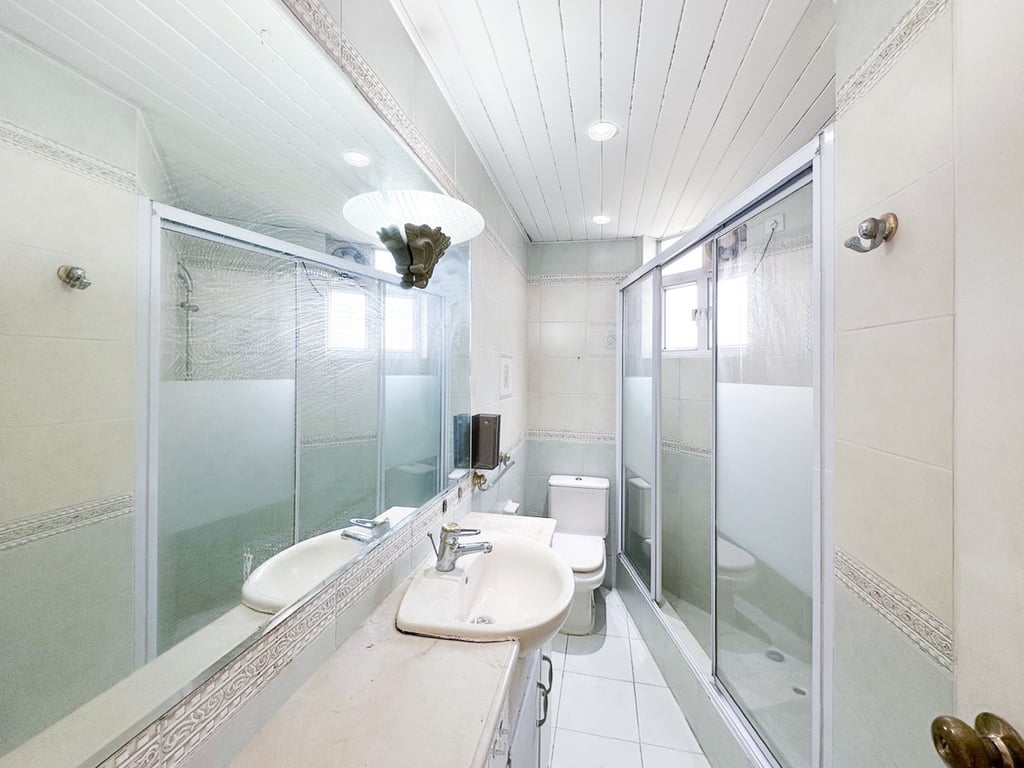 https://img.propertyraptor.com/cdn-cgi/imagedelivery/KD5bF_AFL0JDTbKLWF7z9g/ap8/ap8_001/hornet/prp/img/68c5eaeca5a00e3c23cb9e1885d28c2a-wtm.jpg/public
