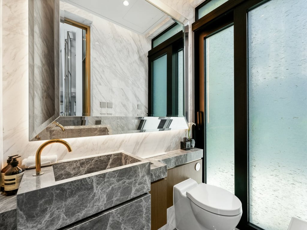 https://img.propertyraptor.com/cdn-cgi/imagedelivery/KD5bF_AFL0JDTbKLWF7z9g/ap8/ap8_001/hornet/prp/img/68cbed81b7b5530bbc48dff6733856ed.jpg/public