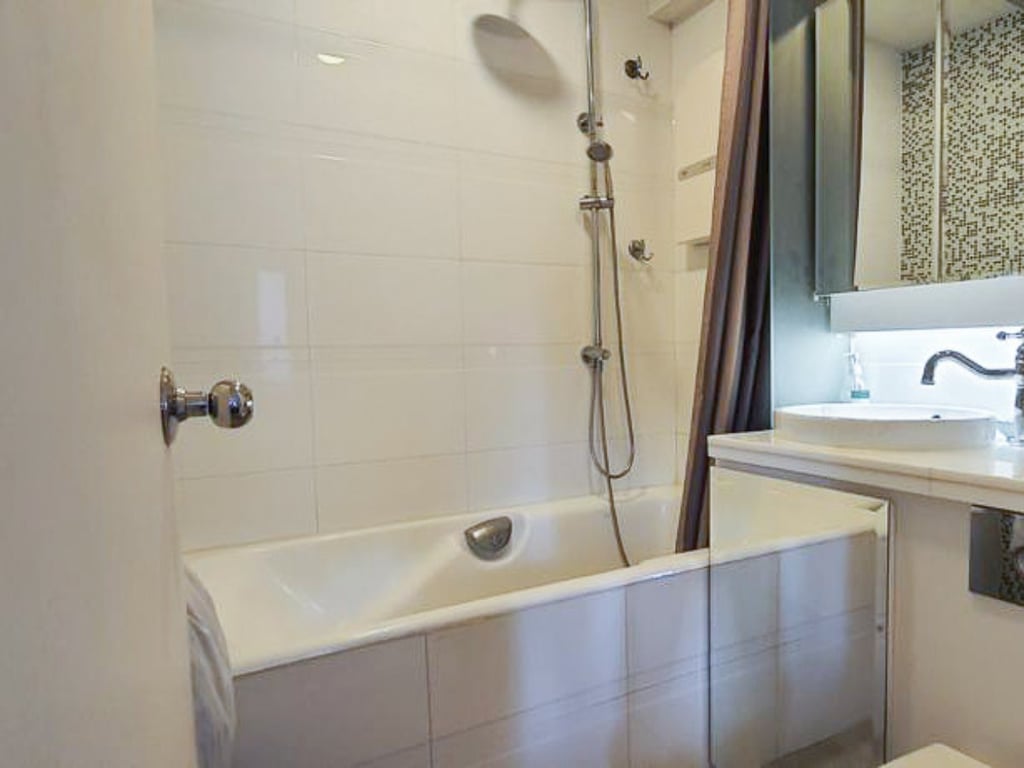 https://img.propertyraptor.com/cdn-cgi/imagedelivery/KD5bF_AFL0JDTbKLWF7z9g/ap8/ap8_001/hornet/prp/img/690ed858a396c5cf615ebbc9a20f07ef.jpg/public