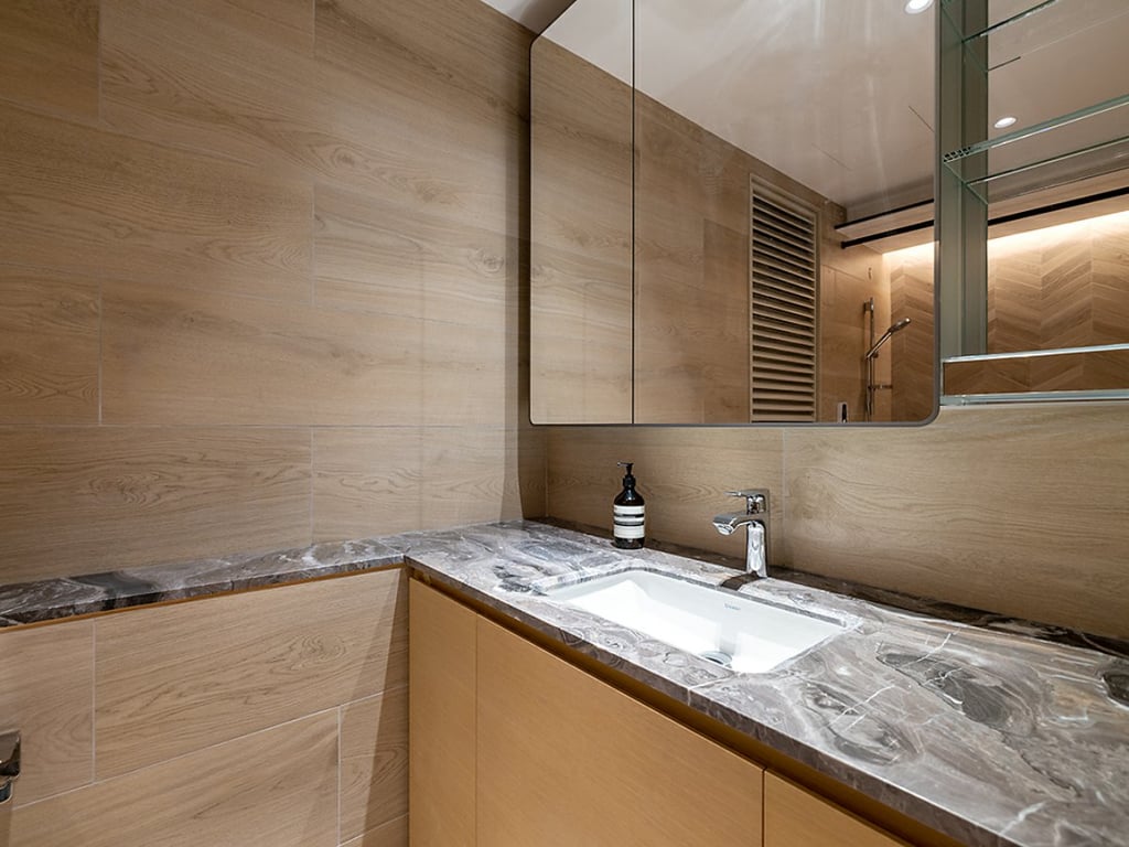 https://img.propertyraptor.com/cdn-cgi/imagedelivery/KD5bF_AFL0JDTbKLWF7z9g/ap8/ap8_001/hornet/prp/img/691b0e2e409efe33ee9af14dd2c79e3a.jpg/public