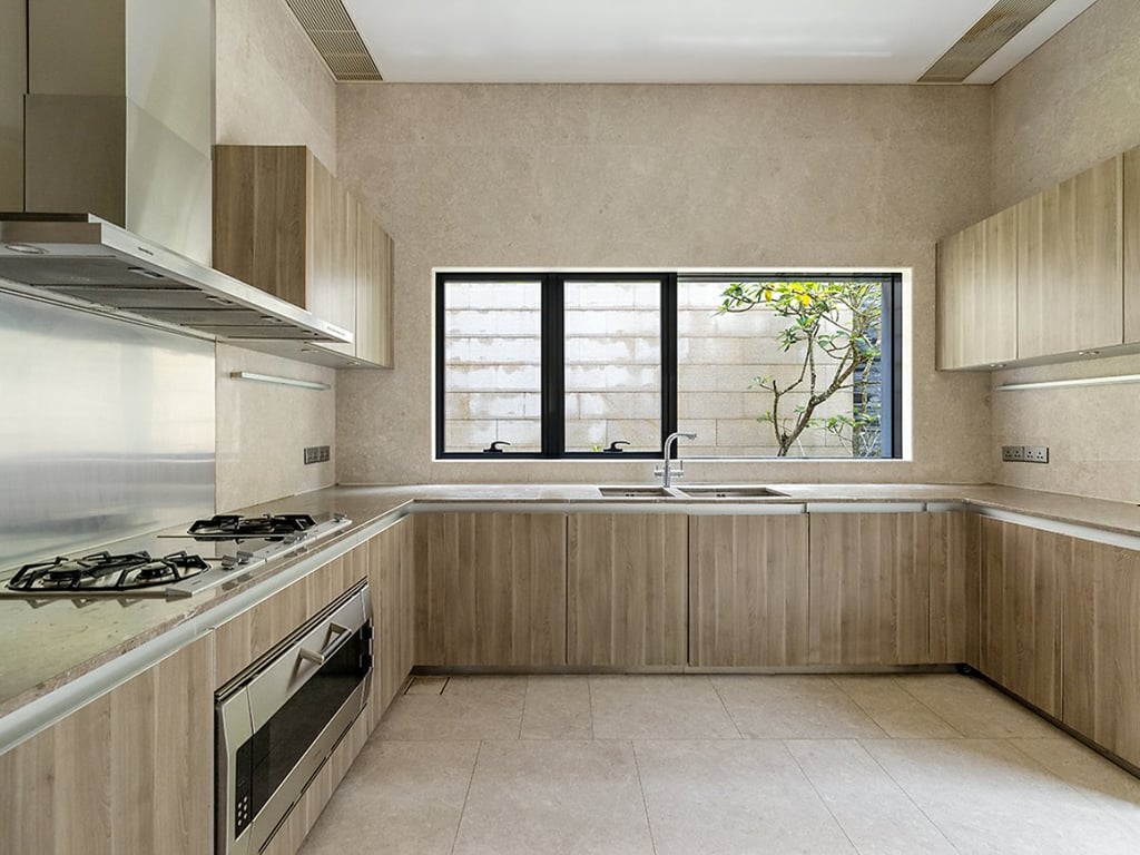 https://img.propertyraptor.com/cdn-cgi/imagedelivery/KD5bF_AFL0JDTbKLWF7z9g/ap8/ap8_001/hornet/prp/img/69265f4d355064e6dba0ce6ac058102d.jpg/public
