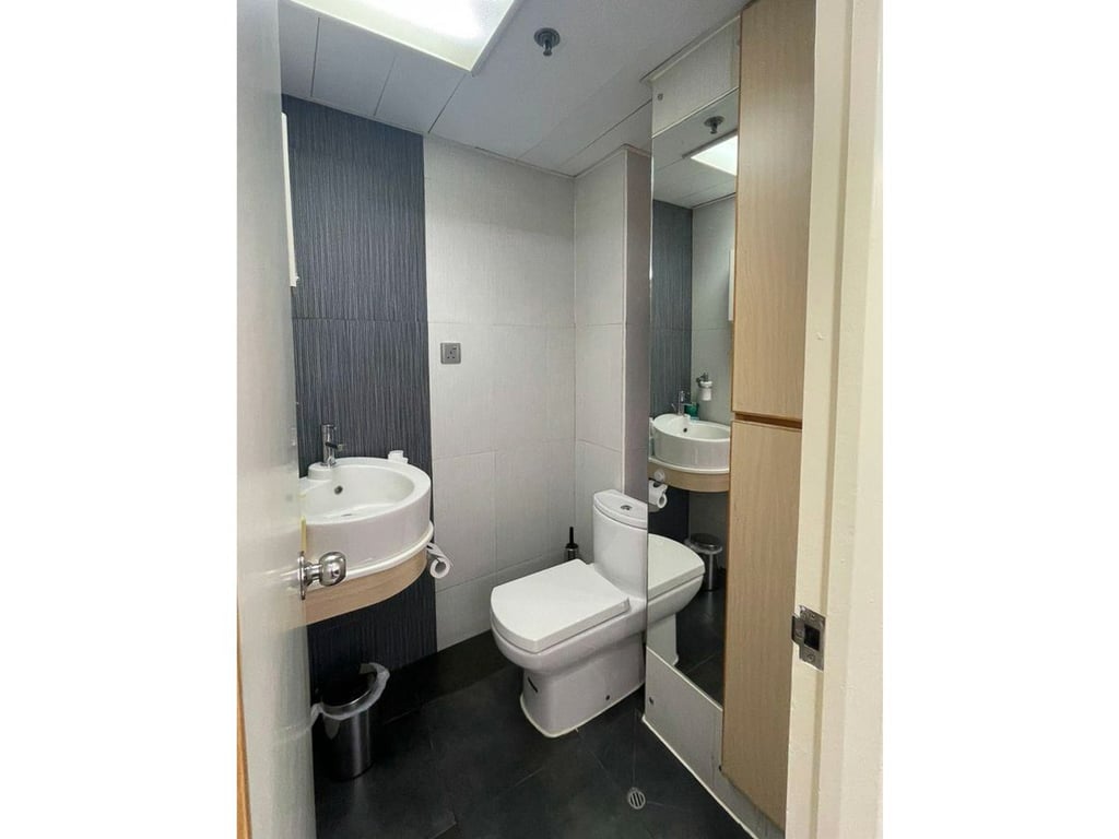 https://img.propertyraptor.com/cdn-cgi/imagedelivery/KD5bF_AFL0JDTbKLWF7z9g/ap8/ap8_001/hornet/prp/img/69780ac162eb29d81cfddb37d6407935.jpg/public