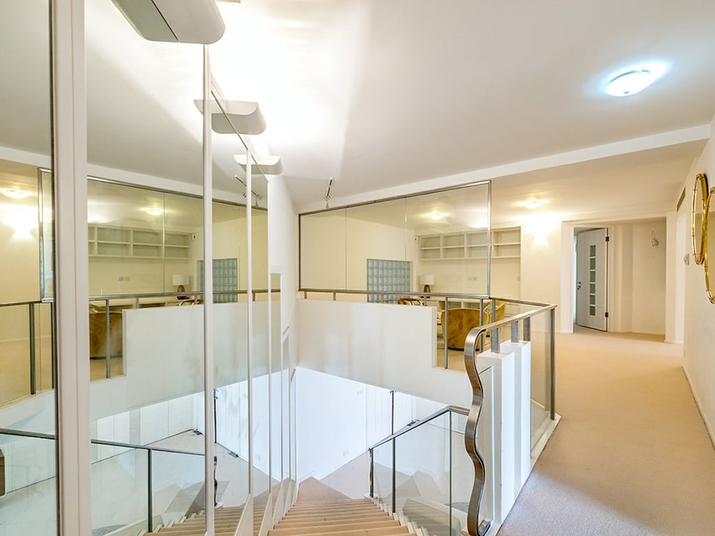 https://img.propertyraptor.com/cdn-cgi/imagedelivery/KD5bF_AFL0JDTbKLWF7z9g/ap8/ap8_001/hornet/prp/img/6992e1ccc122e03a86969ce5b5e77c63.jpg/public
