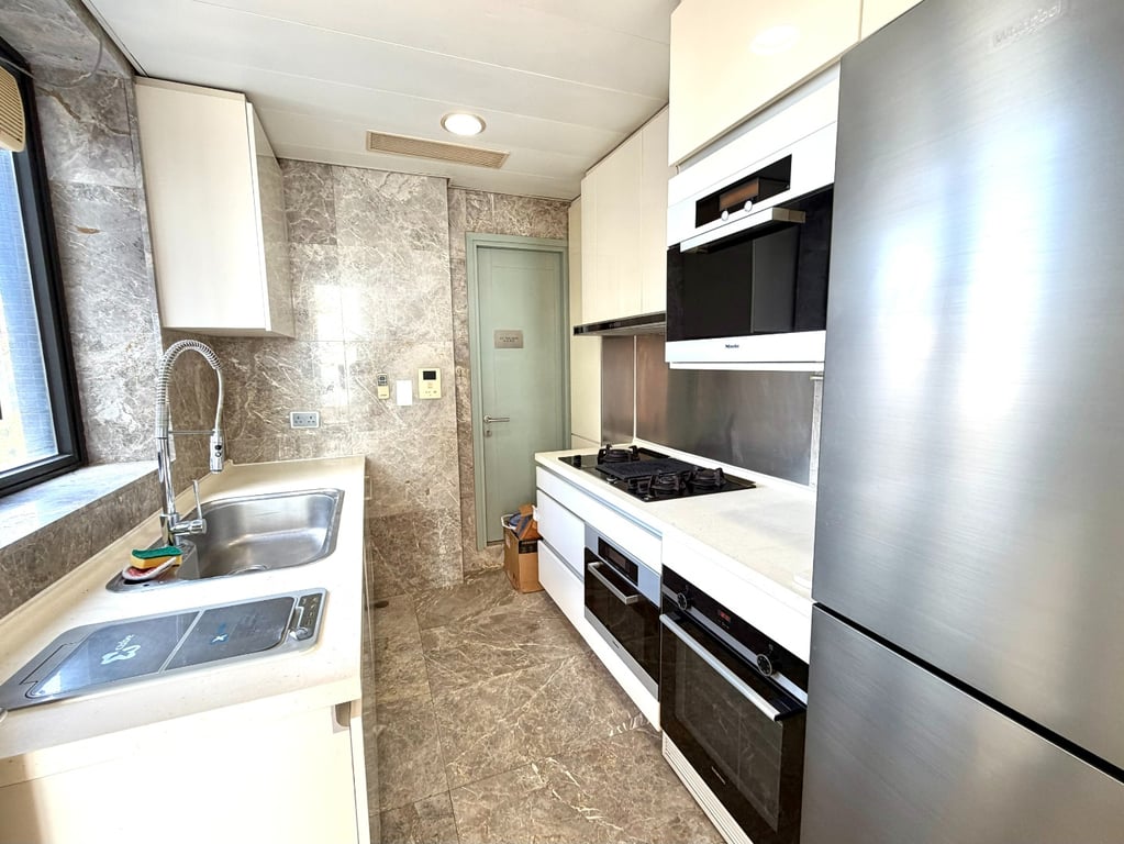 https://img.propertyraptor.com/cdn-cgi/imagedelivery/KD5bF_AFL0JDTbKLWF7z9g/ap8/ap8_001/hornet/prp/img/69b3131e0cadbb95edb3c26c5ab2425d-wtm.jpg/public