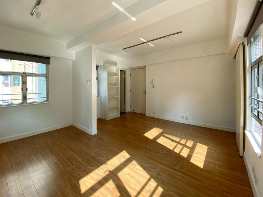 https://img.propertyraptor.com/cdn-cgi/imagedelivery/KD5bF_AFL0JDTbKLWF7z9g/ap8/ap8_001/hornet/prp/img/69fc33c5de108b2d0357fb43232c2746.jpg/public