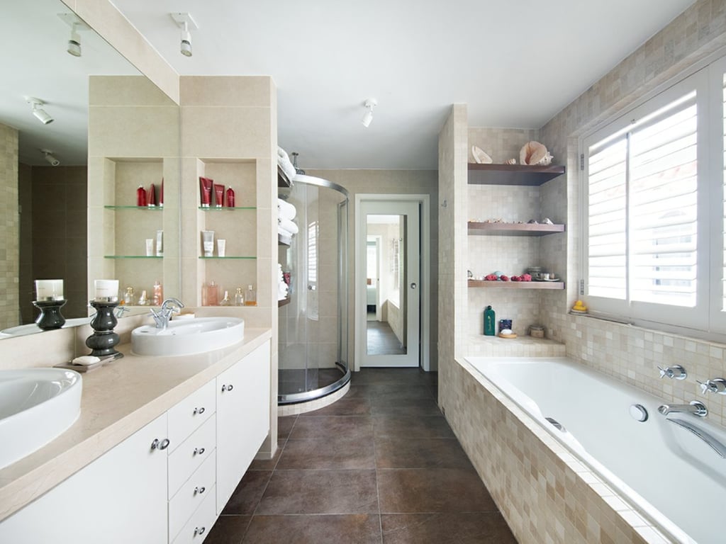 https://img.propertyraptor.com/cdn-cgi/imagedelivery/KD5bF_AFL0JDTbKLWF7z9g/ap8/ap8_001/hornet/prp/img/6a0c7e9c9b53c966e4f7f981e232b120.jpg/public