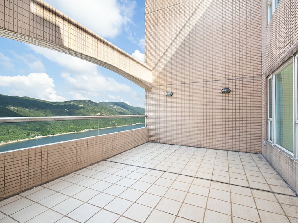Redhill Peninsula Apartment