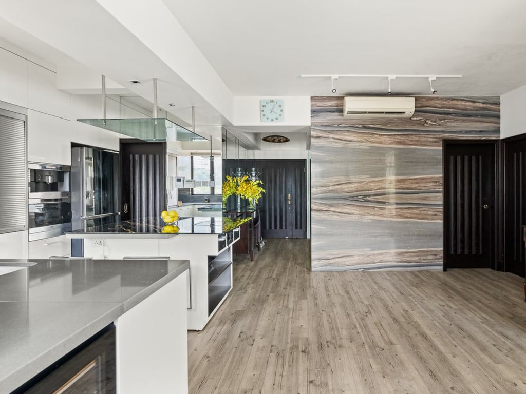 https://img.propertyraptor.com/cdn-cgi/imagedelivery/KD5bF_AFL0JDTbKLWF7z9g/ap8/ap8_001/hornet/prp/img/6a435d98f390fac26ba824d0711b968c.jpg/public