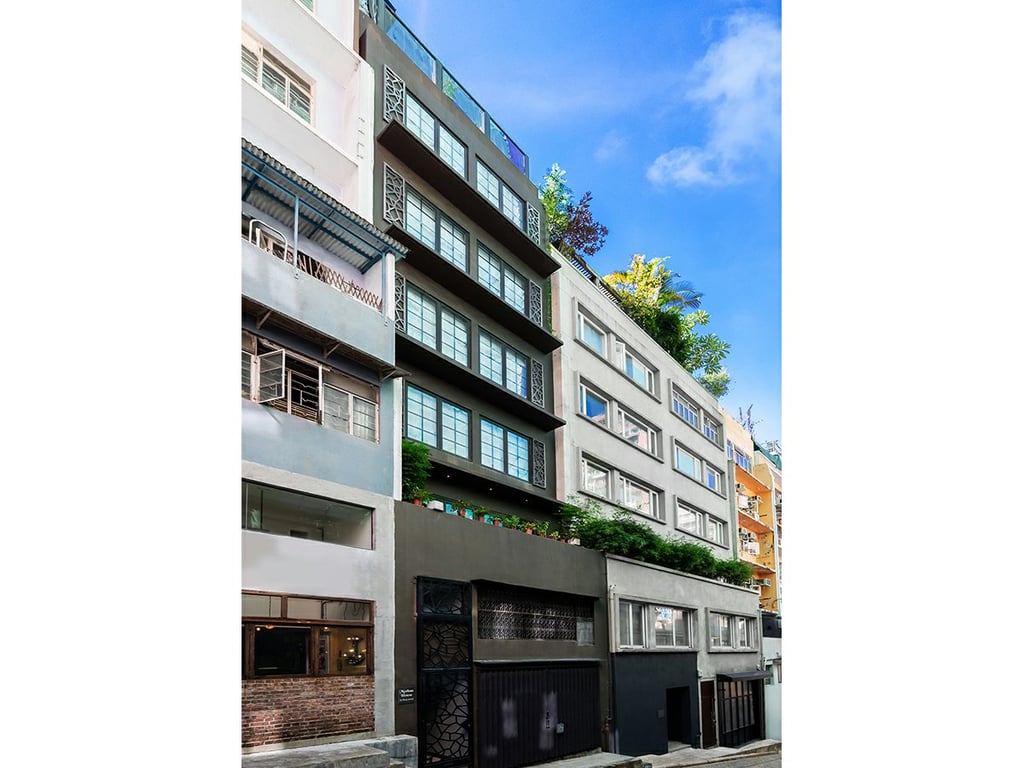 https://img.propertyraptor.com/cdn-cgi/imagedelivery/KD5bF_AFL0JDTbKLWF7z9g/ap8/ap8_001/hornet/prp/img/6a4d3212e3fc7da15c2b573efa2f2347.jpg/public