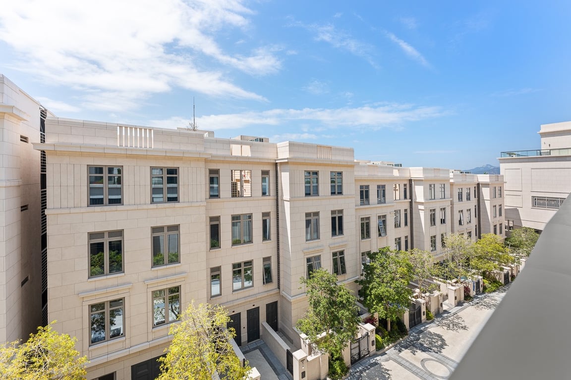 https://img.propertyraptor.com/cdn-cgi/imagedelivery/KD5bF_AFL0JDTbKLWF7z9g/ap8/ap8_001/hornet/prp/img/6a64c273cb671eb34e33a65125d410ae-wtm.jpg/public