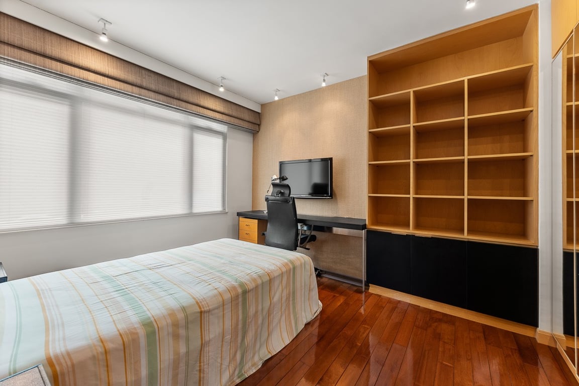 https://img.propertyraptor.com/cdn-cgi/imagedelivery/KD5bF_AFL0JDTbKLWF7z9g/ap8/ap8_001/hornet/prp/img/6a6762ff2984fb65421d7ceafb43a31f-wtm.jpg/public
