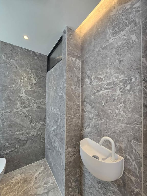 https://img.propertyraptor.com/cdn-cgi/imagedelivery/KD5bF_AFL0JDTbKLWF7z9g/ap8/ap8_001/hornet/prp/img/6a6a47c5012046ab14db863d60122459-wtm.jpg/public