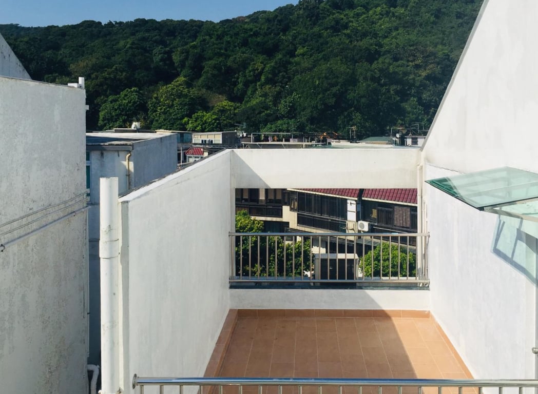 https://img.propertyraptor.com/cdn-cgi/imagedelivery/KD5bF_AFL0JDTbKLWF7z9g/ap8/ap8_001/hornet/prp/img/6a73fda9308283d0e72fbdd894ea0b0e-wtm.jpg/public