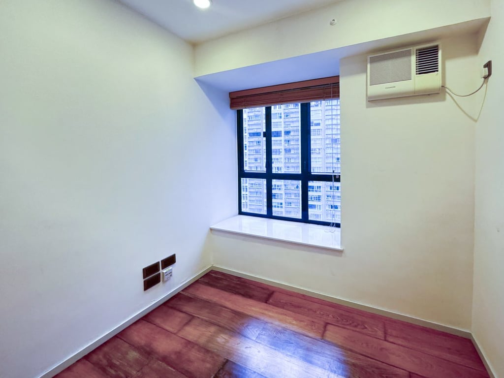 https://img.propertyraptor.com/cdn-cgi/imagedelivery/KD5bF_AFL0JDTbKLWF7z9g/ap8/ap8_001/hornet/prp/img/6a936598f3784f62550b1f9ddcfb682d.jpg/public