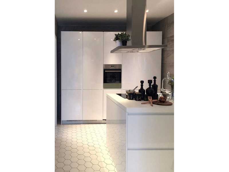 Redhill Peninsula - Palm Drive