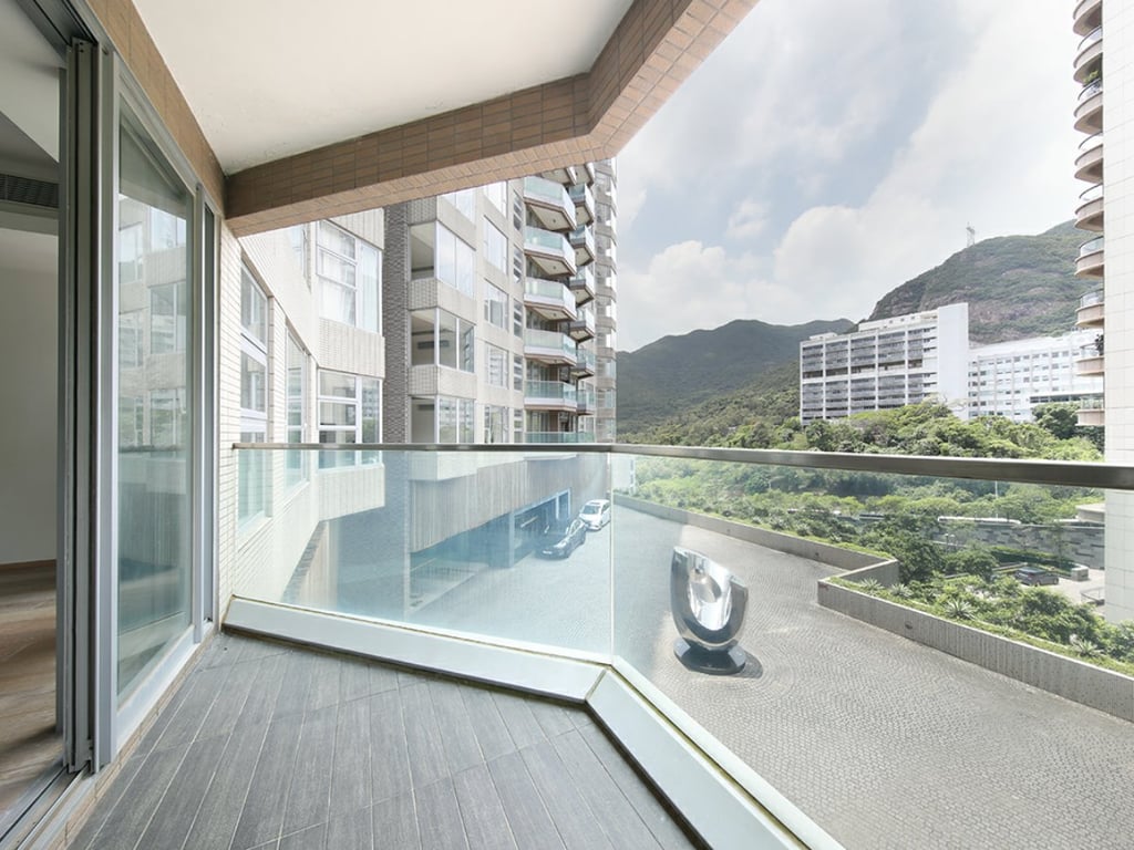 https://img.propertyraptor.com/cdn-cgi/imagedelivery/KD5bF_AFL0JDTbKLWF7z9g/ap8/ap8_001/hornet/prp/img/6ae76a993f5589659ad17a34b806222f.jpg/public