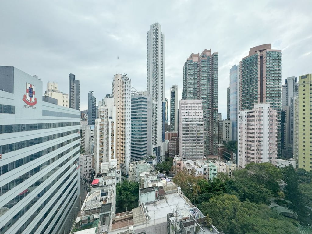 https://img.propertyraptor.com/cdn-cgi/imagedelivery/KD5bF_AFL0JDTbKLWF7z9g/ap8/ap8_001/hornet/prp/img/6aea843f668addcbd439153ba5b3e39b.jpg/public