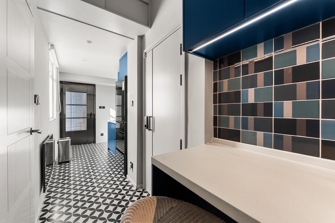 https://img.propertyraptor.com/cdn-cgi/imagedelivery/KD5bF_AFL0JDTbKLWF7z9g/ap8/ap8_001/hornet/prp/img/6b174cc0592de4b6c53c7b4498d8258b-wtm.jpg/public