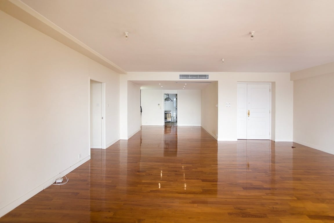 https://img.propertyraptor.com/cdn-cgi/imagedelivery/KD5bF_AFL0JDTbKLWF7z9g/ap8/ap8_001/hornet/prp/img/6b44490f88f30004da8a3ce3c4ebf1da-wtm.jpg/public