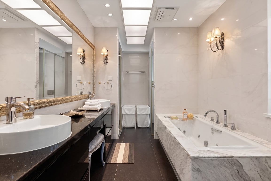 https://img.propertyraptor.com/cdn-cgi/imagedelivery/KD5bF_AFL0JDTbKLWF7z9g/ap8/ap8_001/hornet/prp/img/6b4bd6ac645d206cb55eae4c83454c4a-wtm.jpg/public