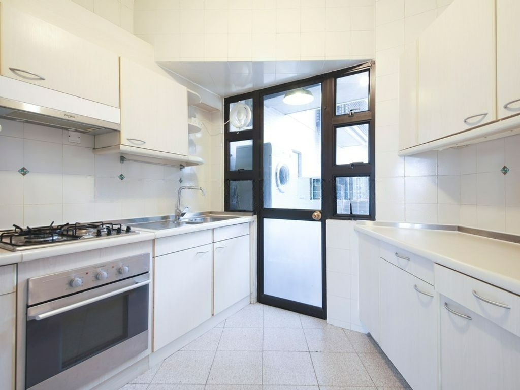 https://img.propertyraptor.com/cdn-cgi/imagedelivery/KD5bF_AFL0JDTbKLWF7z9g/ap8/ap8_001/hornet/prp/img/6b72c13479c75e07e5d8f4ba1932e563-wtm.jpg/public