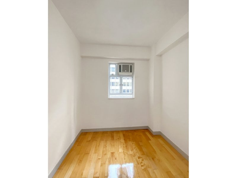 https://img.propertyraptor.com/cdn-cgi/imagedelivery/KD5bF_AFL0JDTbKLWF7z9g/ap8/ap8_001/hornet/prp/img/6b8c2c83b7eff59364c6a86838f84f5c.jpg/public