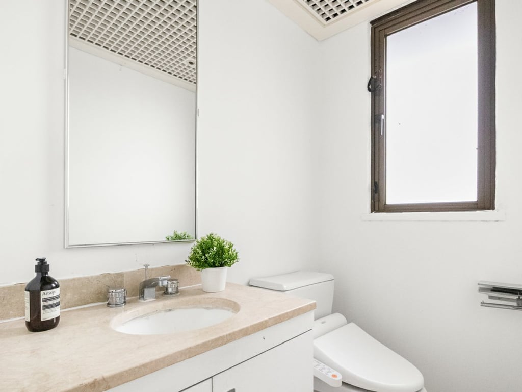 https://img.propertyraptor.com/cdn-cgi/imagedelivery/KD5bF_AFL0JDTbKLWF7z9g/ap8/ap8_001/hornet/prp/img/6b992004c4f450dbd734cc0d17ad8a52-wtm.jpg/public