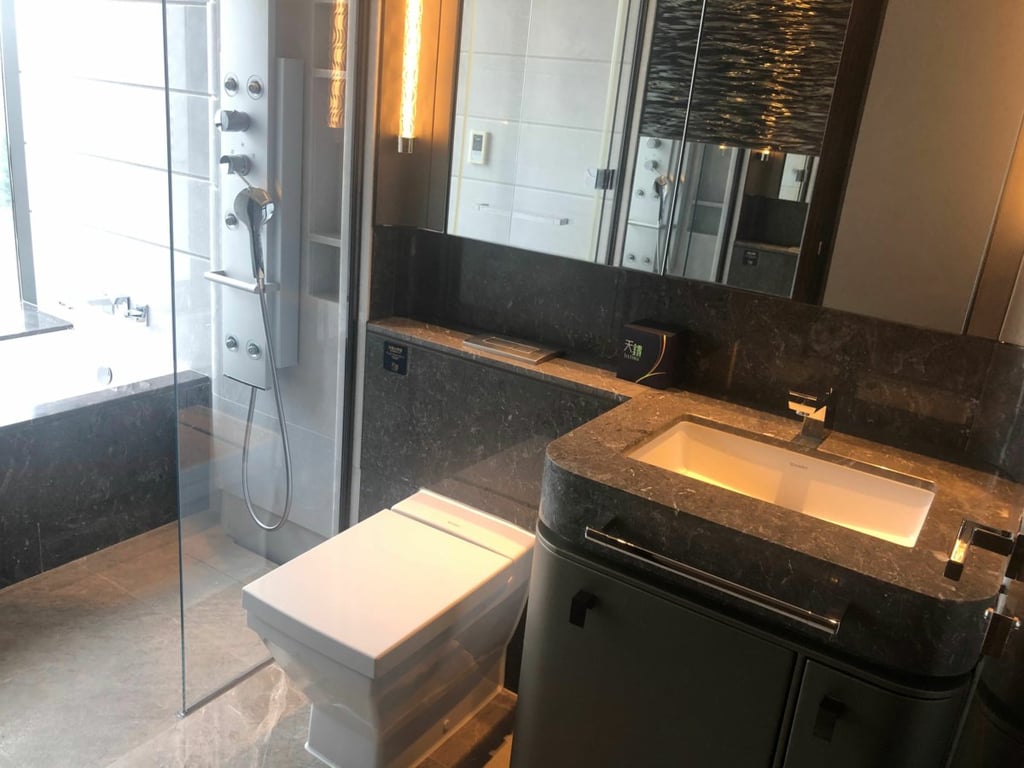 https://img.propertyraptor.com/cdn-cgi/imagedelivery/KD5bF_AFL0JDTbKLWF7z9g/ap8/ap8_001/hornet/prp/img/6bb043e670668a6acf7eb0f0dd1796d6.jpg/public