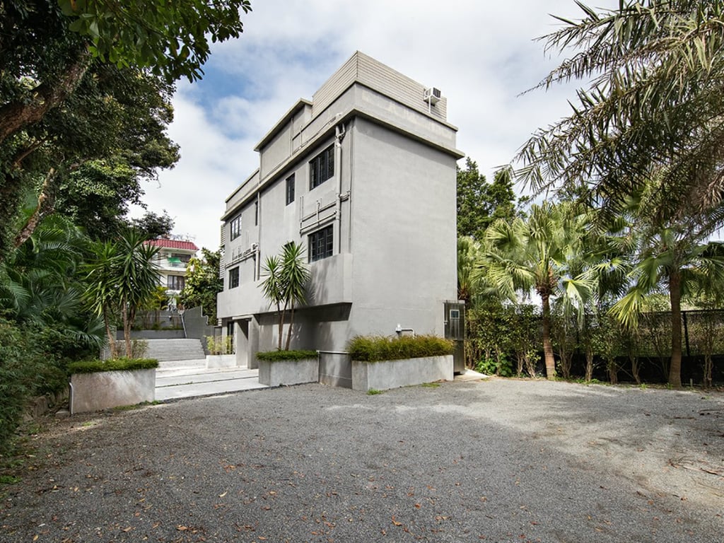 https://img.propertyraptor.com/cdn-cgi/imagedelivery/KD5bF_AFL0JDTbKLWF7z9g/ap8/ap8_001/hornet/prp/img/6c0d200383e9696dc68fee27ea06e6cc.jpg/public