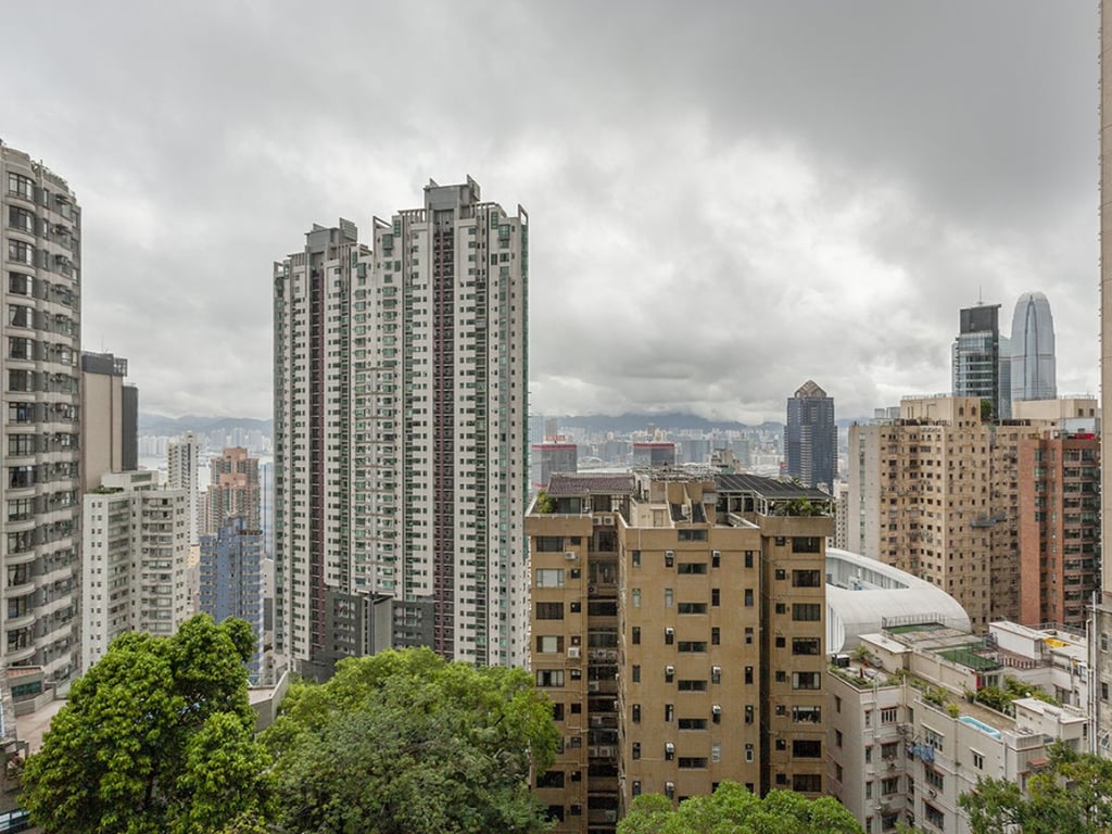 https://img.propertyraptor.com/cdn-cgi/imagedelivery/KD5bF_AFL0JDTbKLWF7z9g/ap8/ap8_001/hornet/prp/img/6c150f371a3c3ccd1829d377d6875b3d.jpg/public