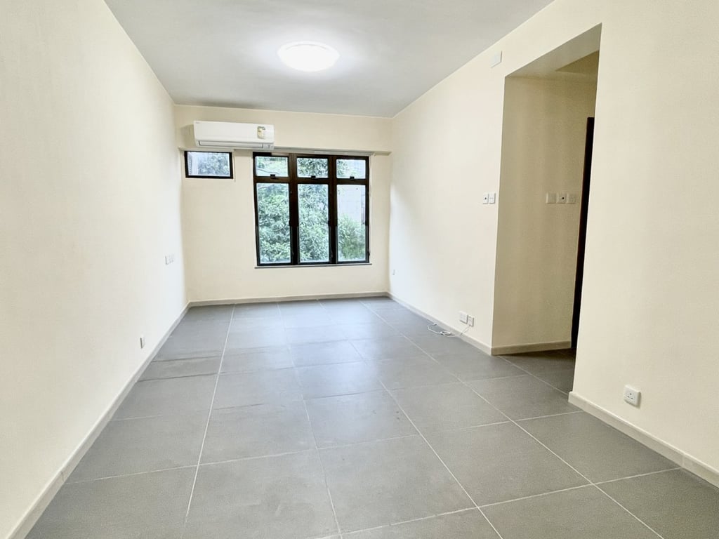 https://img.propertyraptor.com/cdn-cgi/imagedelivery/KD5bF_AFL0JDTbKLWF7z9g/ap8/ap8_001/hornet/prp/img/6c17150bfad4ad49738183899156475e.jpg/public