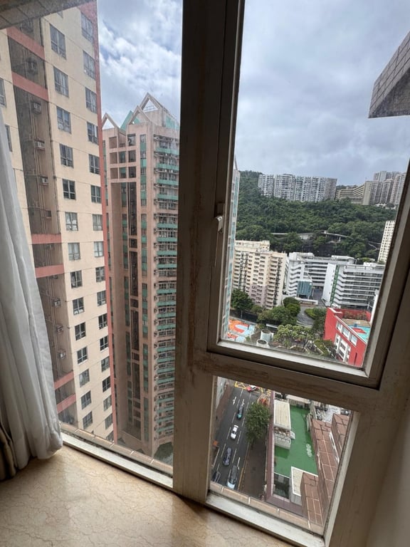 https://img.propertyraptor.com/cdn-cgi/imagedelivery/KD5bF_AFL0JDTbKLWF7z9g/ap8/ap8_001/hornet/prp/img/6c246790f6223df2ca541e401500272b-wtm.jpg/public